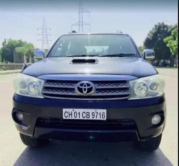 Toyota Fortuner 3.0 4X4 MT 2010