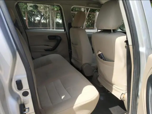 Mahindra TUV300 T4 2016