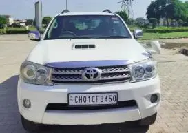 Toyota Fortuner 3.0 4X4 MT 2011
