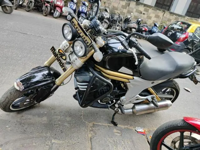 Mahindra Mojo 300cc 2015