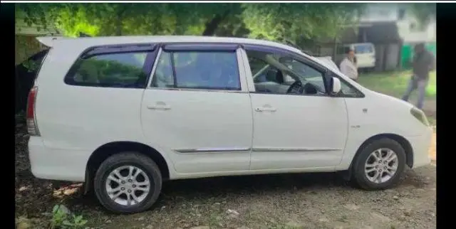 Toyota Innova 2.5 G 7 STR BS IV 2011