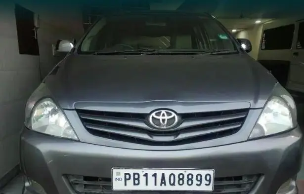 Toyota Innova 2.5 G 7 STR BS IV 2010