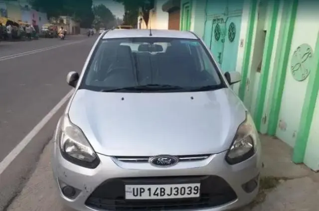 Ford Figo 1.2P TITANIUM MT 2011