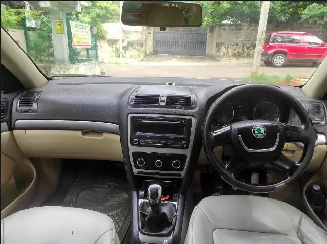 Skoda Laura Ambition 2.0 TDI CR MT 2012