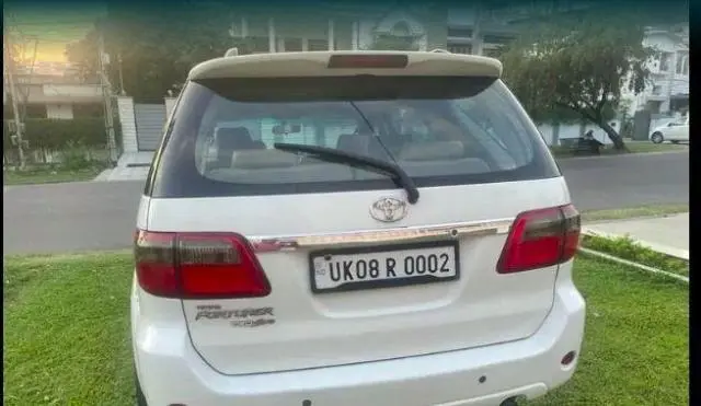 Toyota Fortuner 3.0 4X4 MT 2010