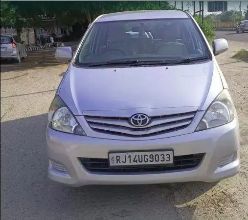 Toyota Innova 2.5 G 8 STR BS IV 2010