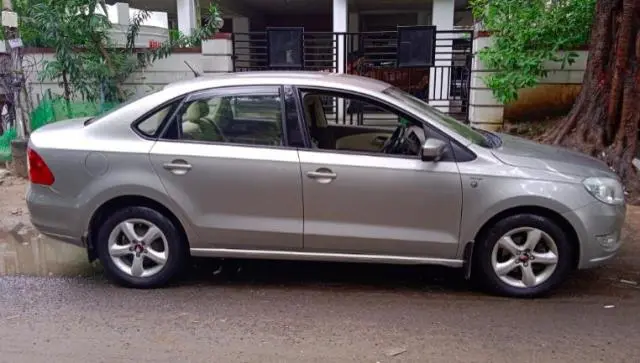 Skoda Rapid ELEGANCE 1.6 TDI MT 2013