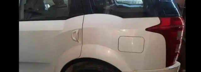 Mahindra XUV500 W10 2015