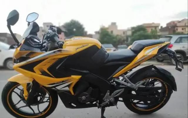 Bajaj Pulsar RS200 2015