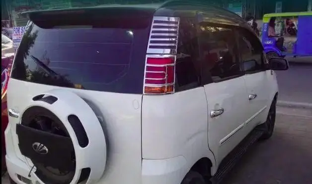 Mahindra Quanto C8 2013