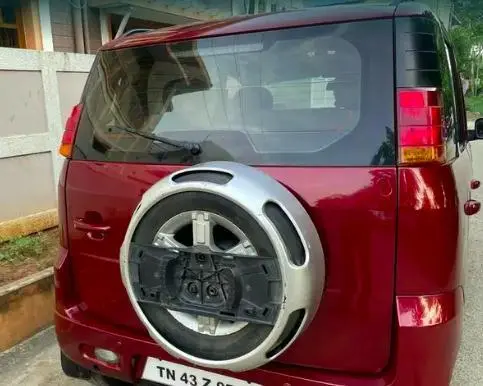 Mahindra Quanto C8 2012