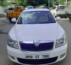 Skoda Laura Ambition 2.0 TDI CR MT 2012