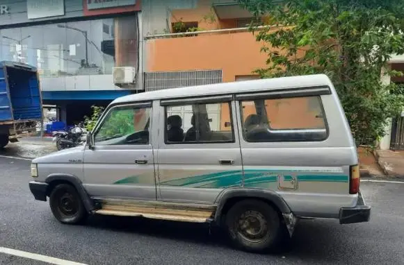 Toyota Qualis FS B3 2001