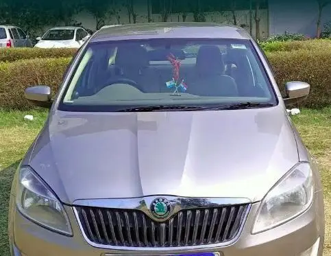 Skoda Rapid 1.6 MPI AMBITION AT 2012