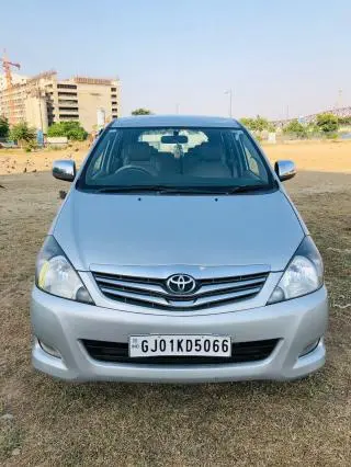 Toyota Innova 2.0 V 2010