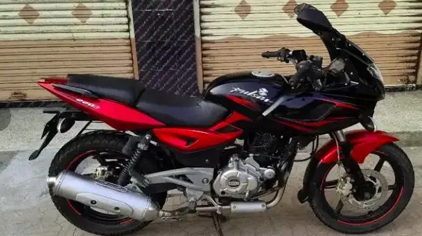 Bajaj Pulsar 220cc 2016