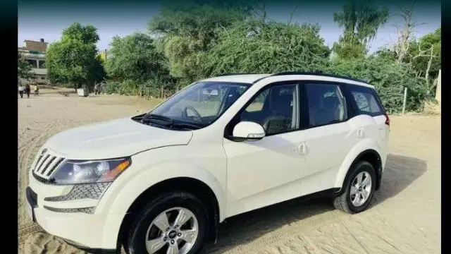 Mahindra XUV500 W8 2WD 2015