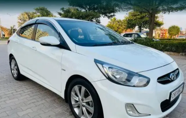 Hyundai Verna 1.6 CRDI SX 2012