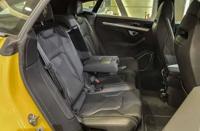 Lamborghini Urus Twin-Turbo V8 2019