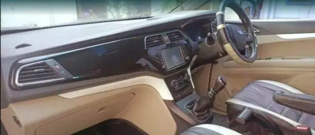 Mahindra Marazzo M6 8 STR 2018