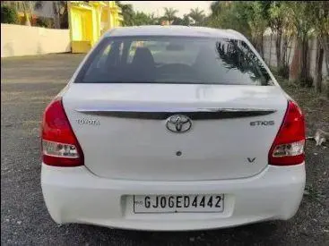 Toyota Etios V 2011