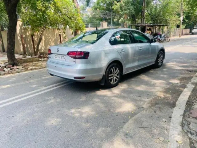 Volkswagen Jetta 2.0L TDI Highline AT 2015