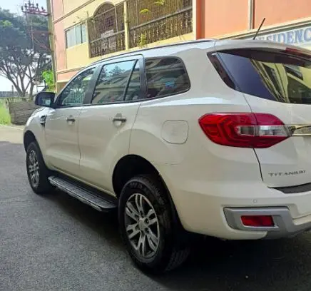 Ford Endeavour Titanium 2.2 4x2 AT 2018