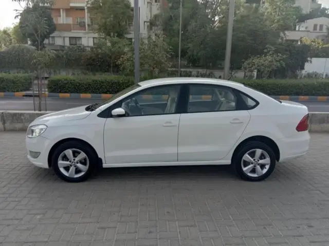 Skoda Rapid 1.5 TDI CR AMBITION MT ALLOY 2016