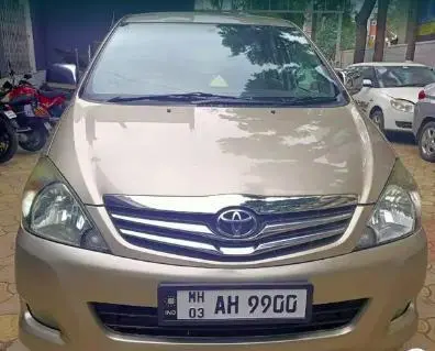 Toyota Innova 2.5 V 7 STR 2011