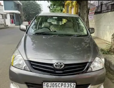 Toyota Innova 2.5 G 8 STR BS IV 2010