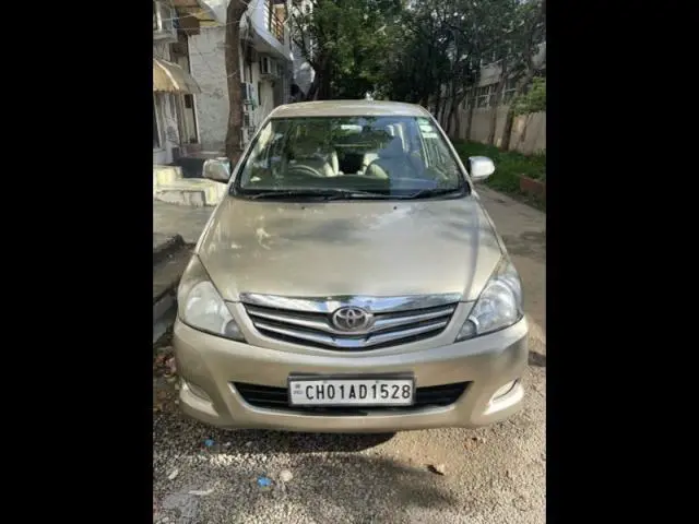 Toyota Innova 2.5 V 7 STR 2010