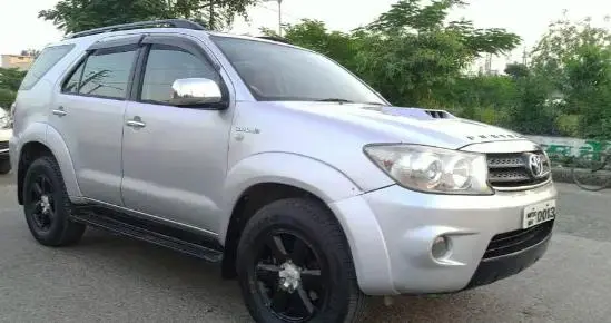 Toyota Fortuner 3.0 4X4 MT 2010