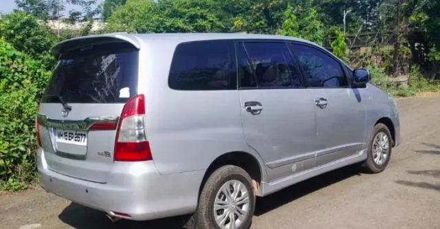 Toyota Innova 2.5 G 8 STR BS IV 2014