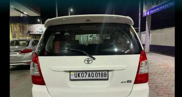 Toyota Innova 2.5 G 8 STR BS III 2012