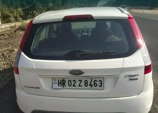 Ford Figo 1.2P TITANIUM MT 2012