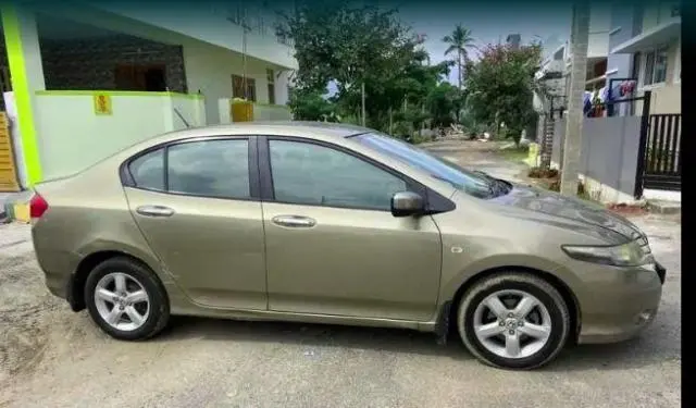 Honda City V AT PETROL 2010