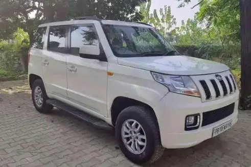Mahindra TUV300 T8 2016