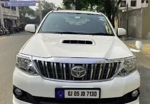 Toyota Fortuner 3.0 4X4 MT 2013