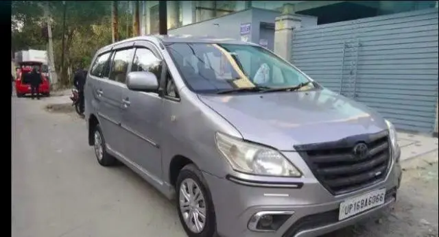 Toyota Innova 2.5 G 8 STR BS IV 2015