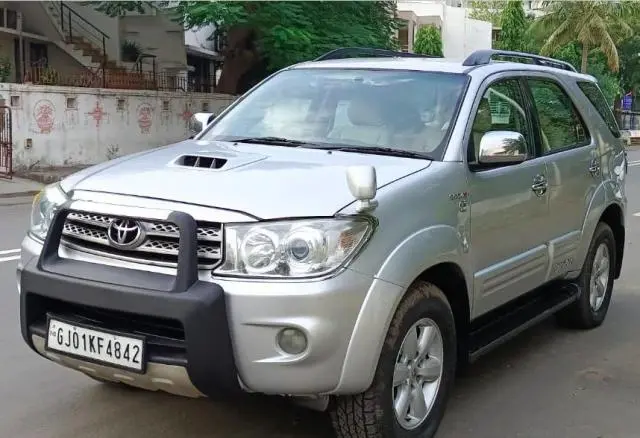 Toyota Fortuner 3.0 4X4 MT 2010