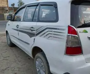 Toyota Innova 2.5 G 8 STR BS IV 2015