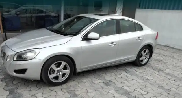 Volvo S60 Summum D5 2012