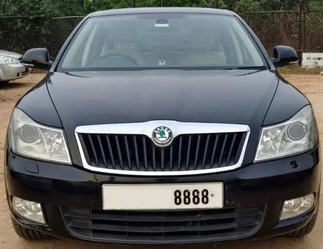 Skoda Laura ELEGANCE 2.0 TDI CR AT 2011