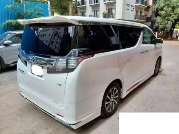 Toyota Vellfire Hybrid BS6 2021