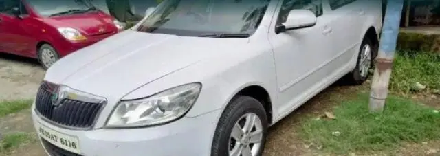 Skoda Laura Ambition 2.0 TDI CR MT 2013