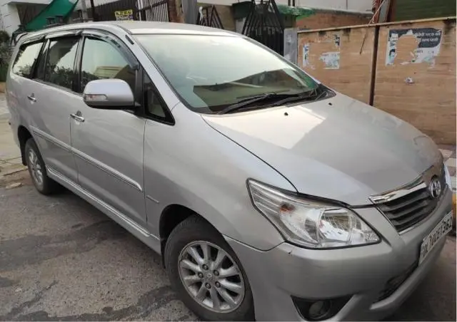 Toyota Innova 2.5 VX 7 STR BS IV 2012