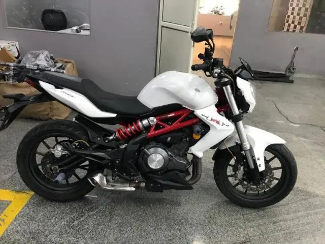 Benelli TNT 300 2015