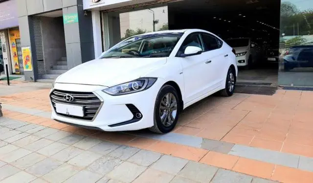 HYUNDAI NEO FLUIDIC ELANTRA 2.0 SX (O) AT 2016