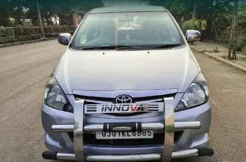 Toyota Innova 2.5 V 8 STR 2011
