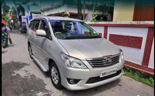 Toyota Innova 2.5 G 7 STR BS IV 2013